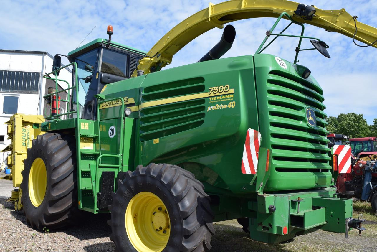 John Deere 7400 - Máy gặt đập thức ăn gia súc: hình 3 John Deere 7400 - Máy gặt đập thức ăn gia súc: hình 3