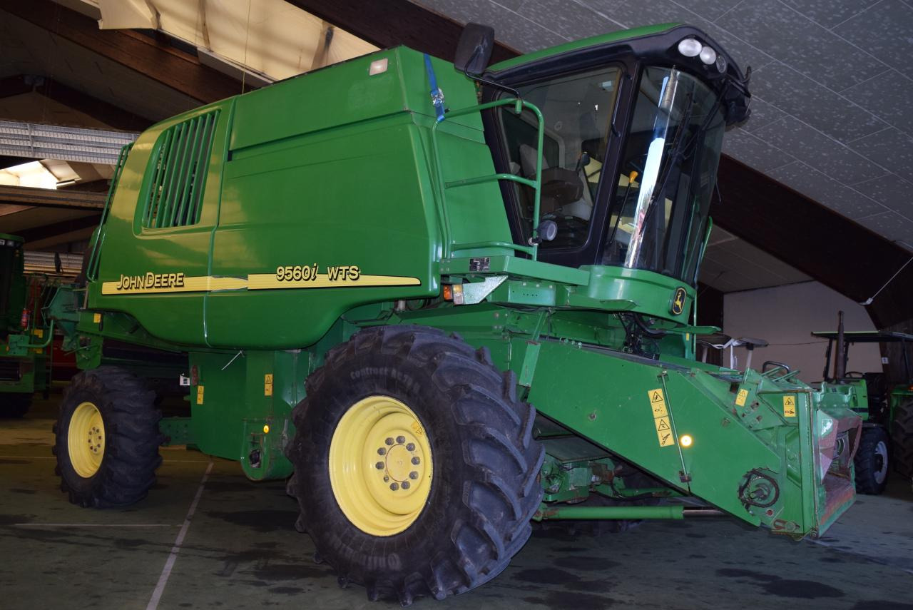 John Deere 9560 i WTS - Máy gặt đập: hình 4 John Deere 9560 i WTS - Máy gặt đập: hình 4