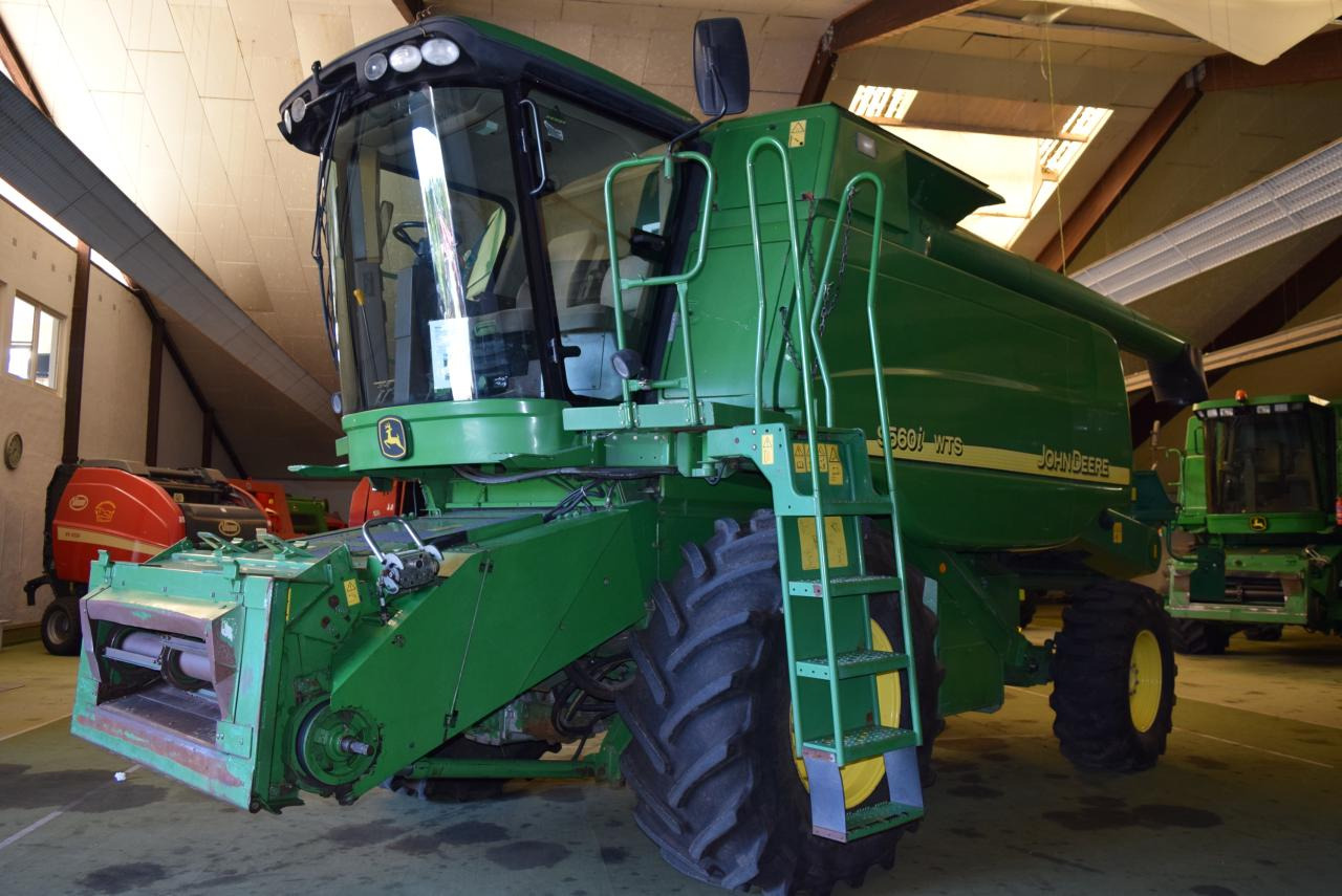 John Deere 9560 i WTS - Máy gặt đập: hình 2 John Deere 9560 i WTS - Máy gặt đập: hình 2