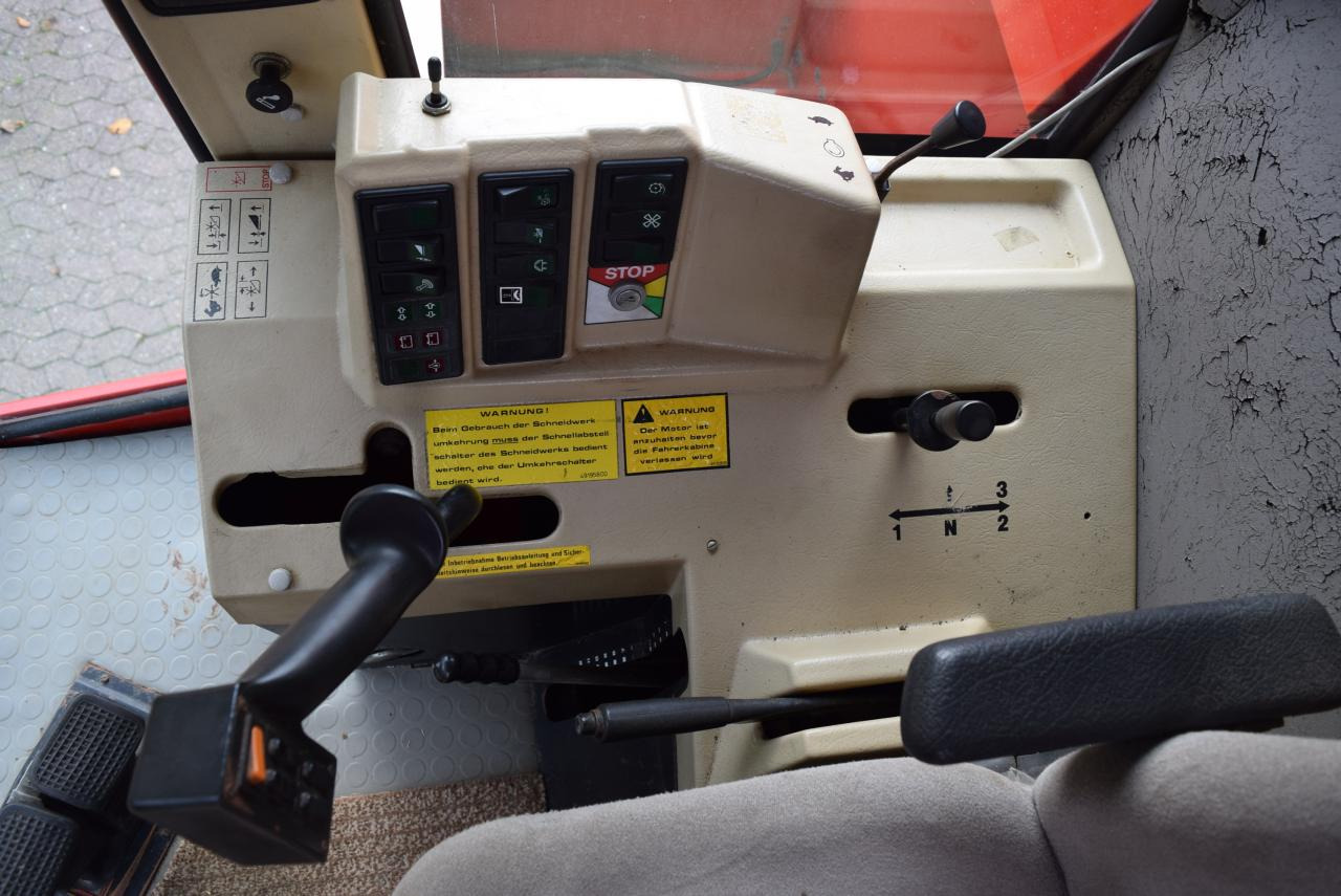 Máy gặt đập Massey Ferguson MF 38: hình 8