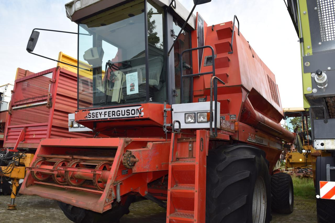 Massey Ferguson MF 38 - Máy gặt đập: hình 1 Massey Ferguson MF 38 - Máy gặt đập: hình 1