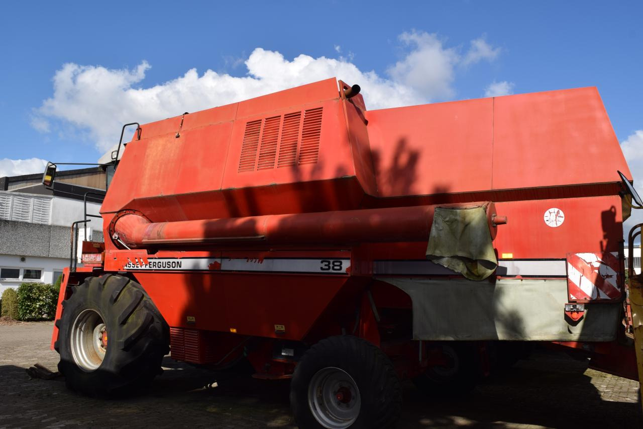 Massey Ferguson MF 38 - Máy gặt đập: hình 4 Massey Ferguson MF 38 - Máy gặt đập: hình 4