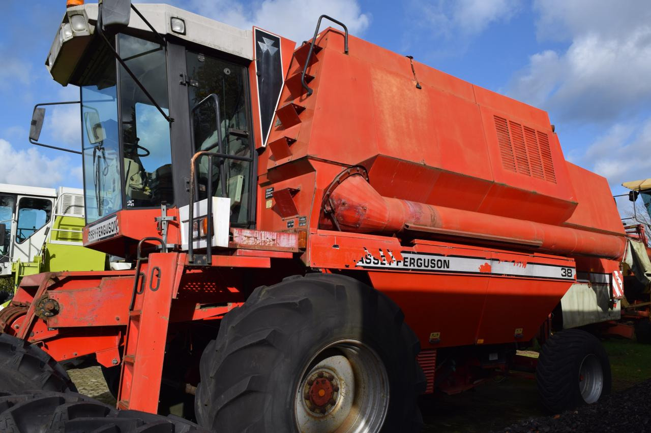 Massey Ferguson MF 38 - Máy gặt đập: hình 2 Massey Ferguson MF 38 - Máy gặt đập: hình 2