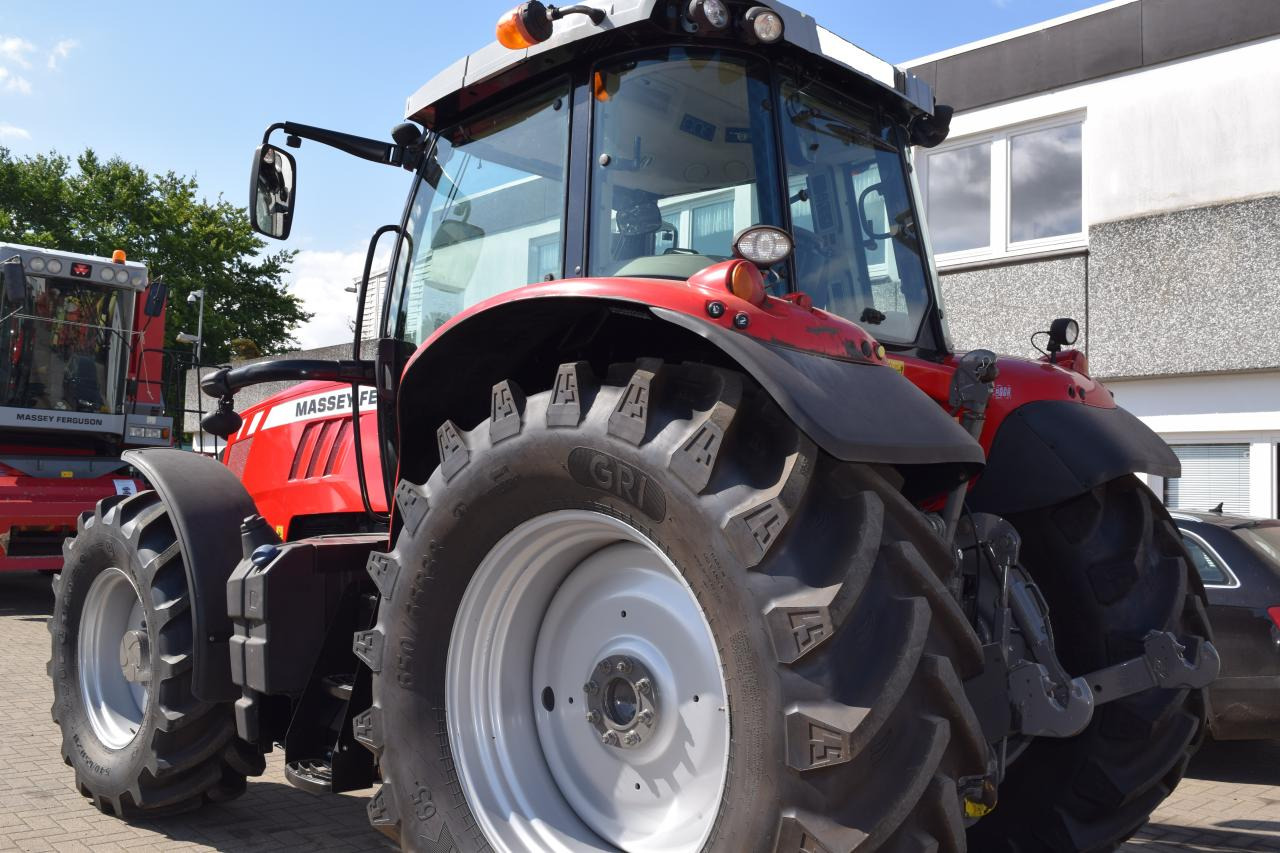 Massey Ferguson MF 7715 Dyna-6 - Máy cày: hình 4 Massey Ferguson MF 7715 Dyna-6 - Máy cày: hình 4