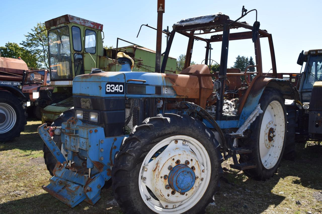 New Holland 8340 *zur Teileverwertung* - Máy cày: hình 2 New Holland 8340 *zur Teileverwertung* - Máy cày: hình 2