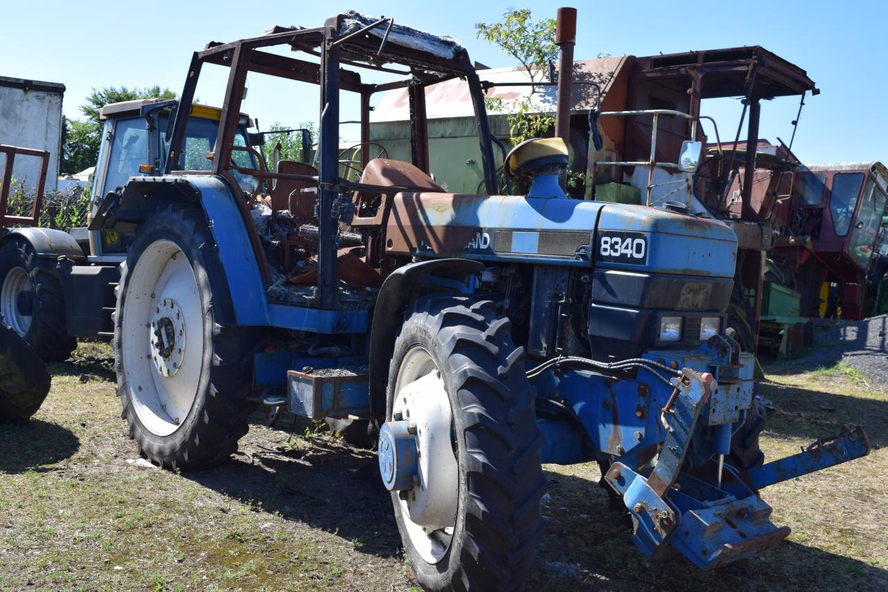 New Holland 8340 *zur Teileverwertung* - Máy cày: hình 1 New Holland 8340 *zur Teileverwertung* - Máy cày: hình 1