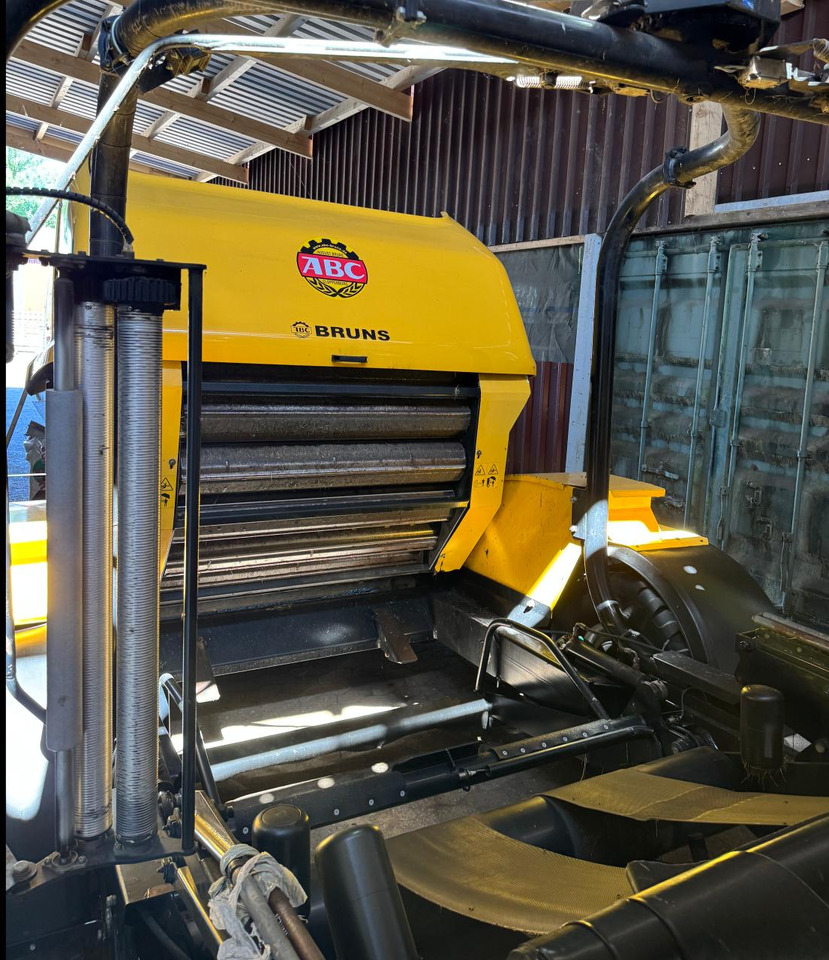 New Holland Rooll Baler 125 Combi - Máy đóng kiện tròn: hình 4 New Holland Rooll Baler 125 Combi - Máy đóng kiện tròn: hình 4