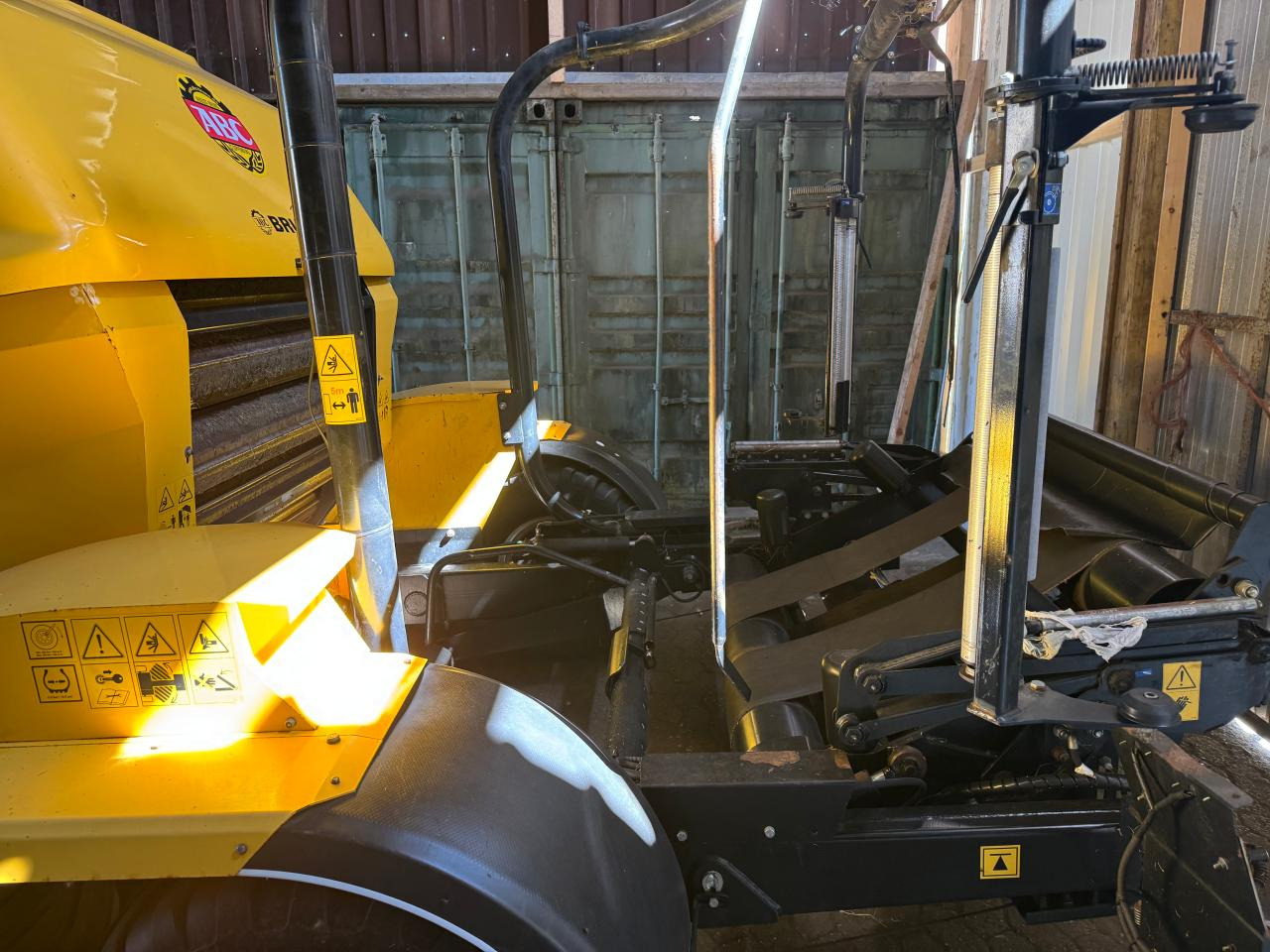 New Holland Rooll Baler 125 Combi - Máy đóng kiện tròn: hình 3 New Holland Rooll Baler 125 Combi - Máy đóng kiện tròn: hình 3