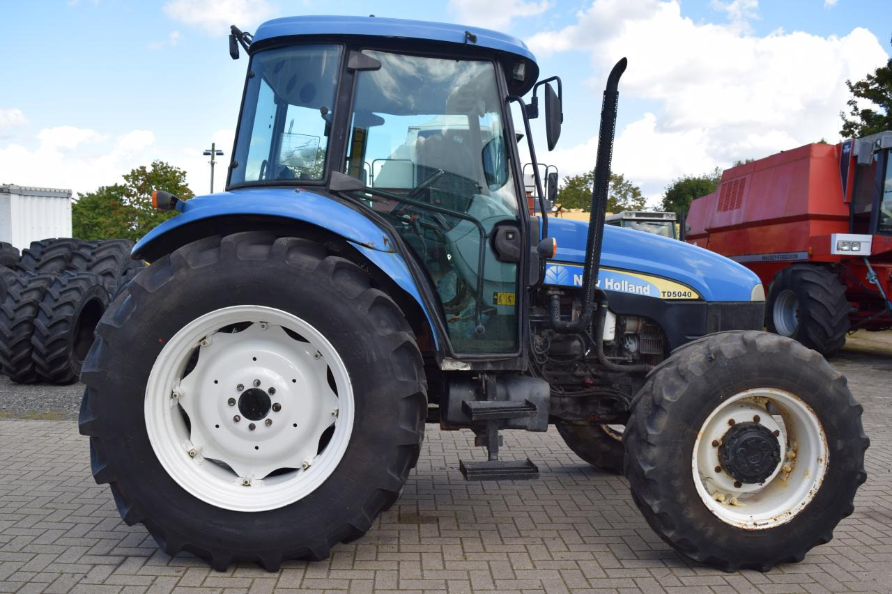 New Holland TD 5040 - Máy cày: hình 2 New Holland TD 5040 - Máy cày: hình 2