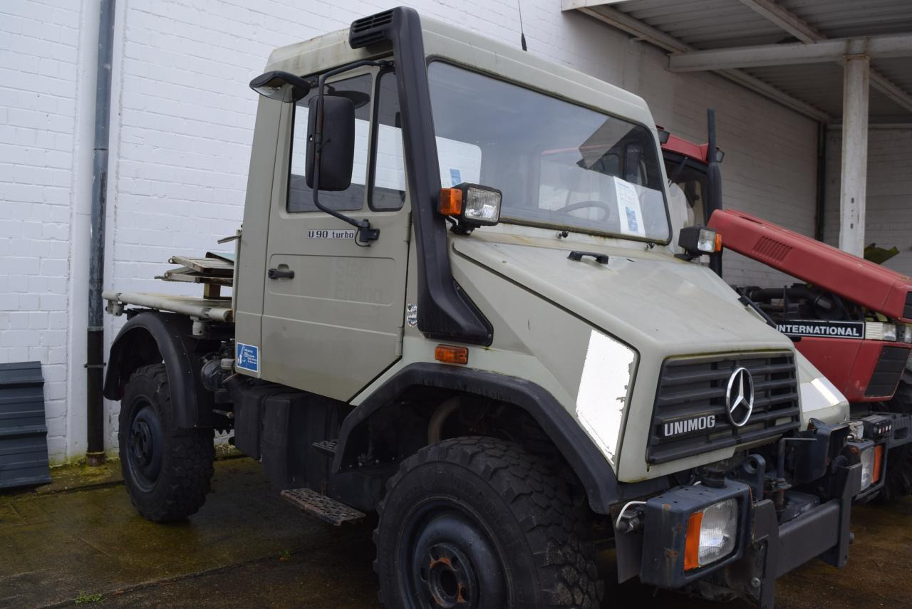 Mercedes-Benz Unimog U 90 - Tiện ích/ Xe đặc dụng: hình 2 Mercedes-Benz Unimog U 90 - Tiện ích/ Xe đặc dụng: hình 2