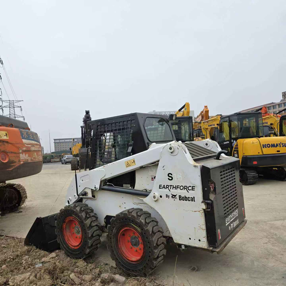 BOBCAT S16 - Máy xúc lật đa năng: hình 1 BOBCAT S16 - Máy xúc lật đa năng: hình 1