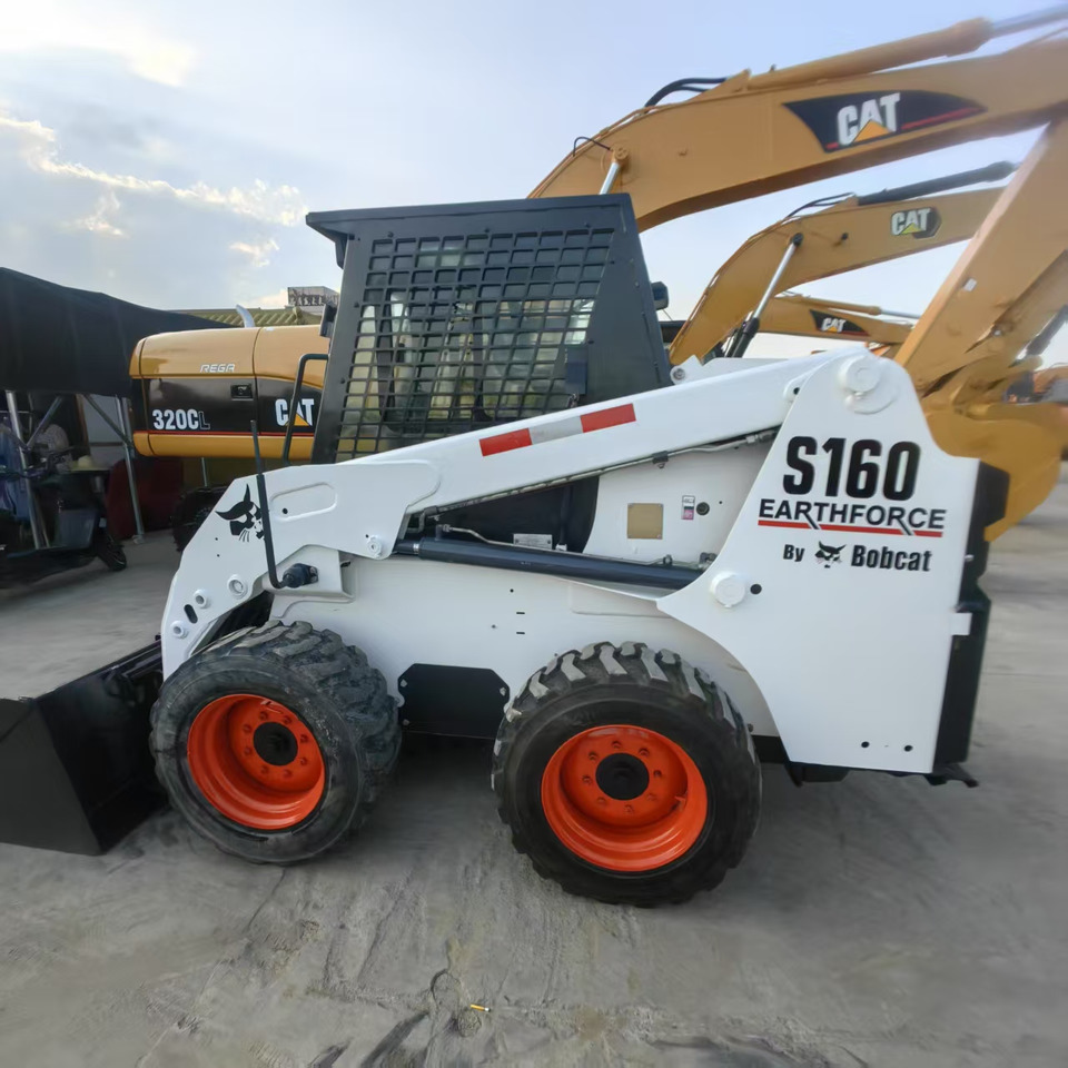 BOBCAT S160 - Máy xúc lật đa năng: hình 1 BOBCAT S160 - Máy xúc lật đa năng: hình 1
