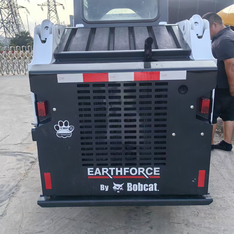 BOBCAT S160 - Máy xúc lật đa năng: hình 3 BOBCAT S160 - Máy xúc lật đa năng: hình 3