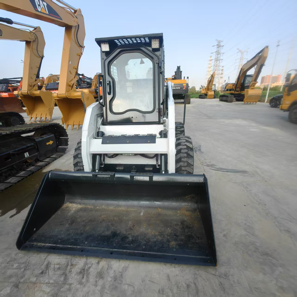 BOBCAT S160 - Máy xúc lật đa năng: hình 5 BOBCAT S160 - Máy xúc lật đa năng: hình 5