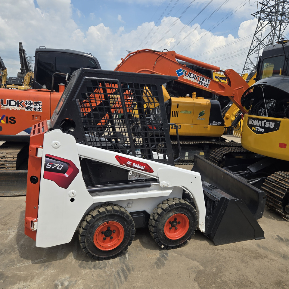 BOBCAT S70 - Máy xúc lật đa năng: hình 2 BOBCAT S70 - Máy xúc lật đa năng: hình 2