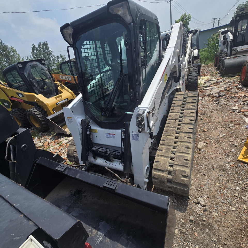BOBCAT T770 - Máy xúc lật đa năng: hình 4 BOBCAT T770 - Máy xúc lật đa năng: hình 4
