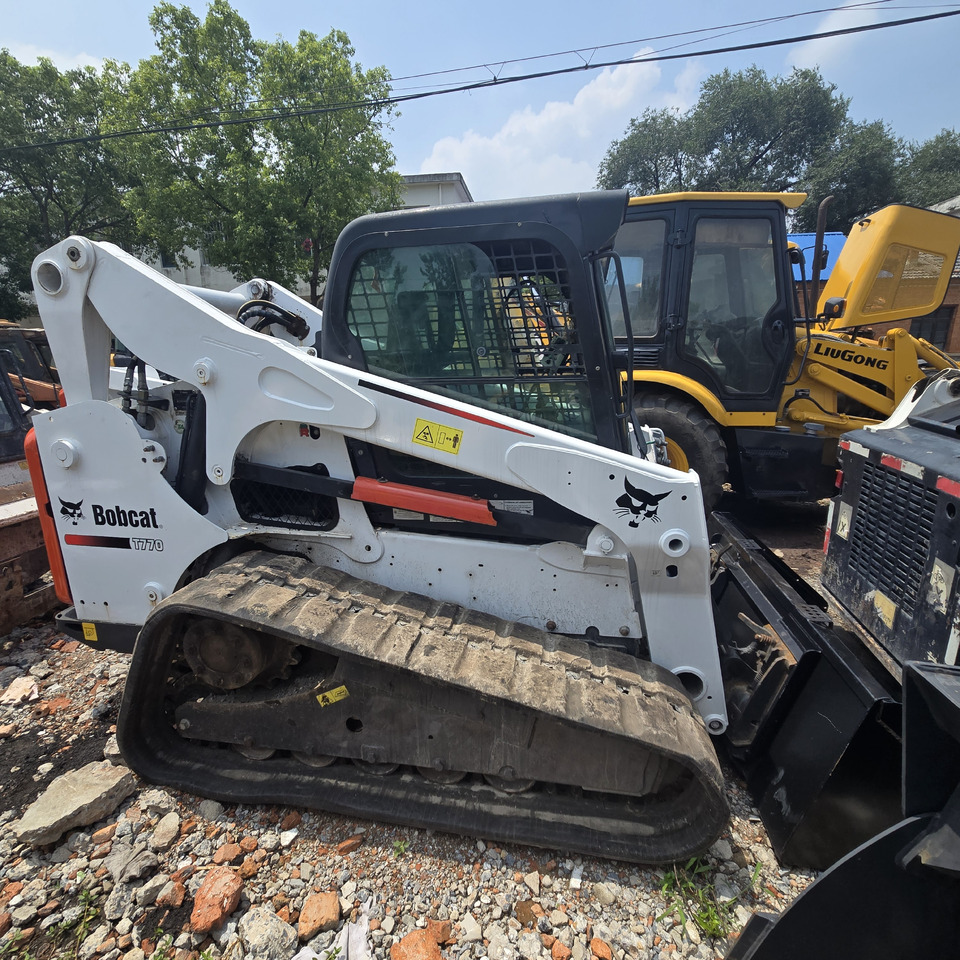 BOBCAT T770 - Máy xúc lật đa năng: hình 1 BOBCAT T770 - Máy xúc lật đa năng: hình 1