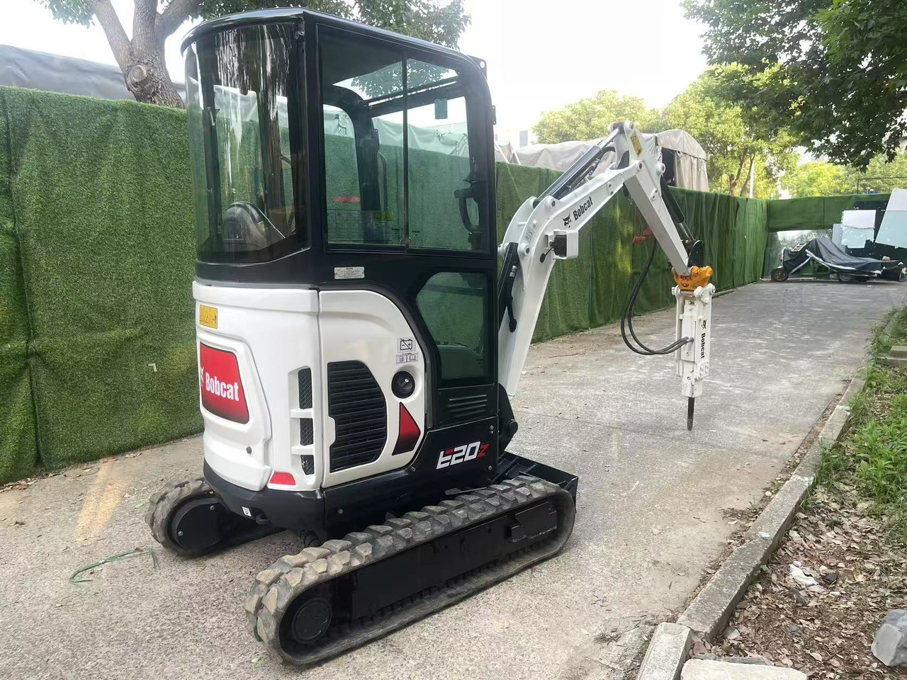 Bobcat E20Z - Máy xúc mini: hình 4 Bobcat E20Z - Máy xúc mini: hình 4