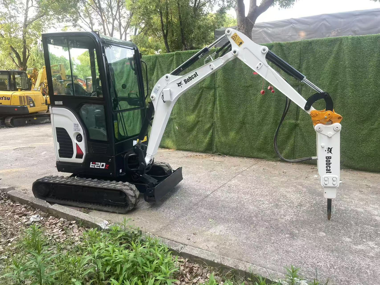 Bobcat E20Z - Máy xúc mini: hình 5 Bobcat E20Z - Máy xúc mini: hình 5
