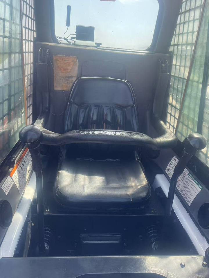 Bobcat S160 - Máy xúc lật đa năng: hình 5 Bobcat S160 - Máy xúc lật đa năng: hình 5