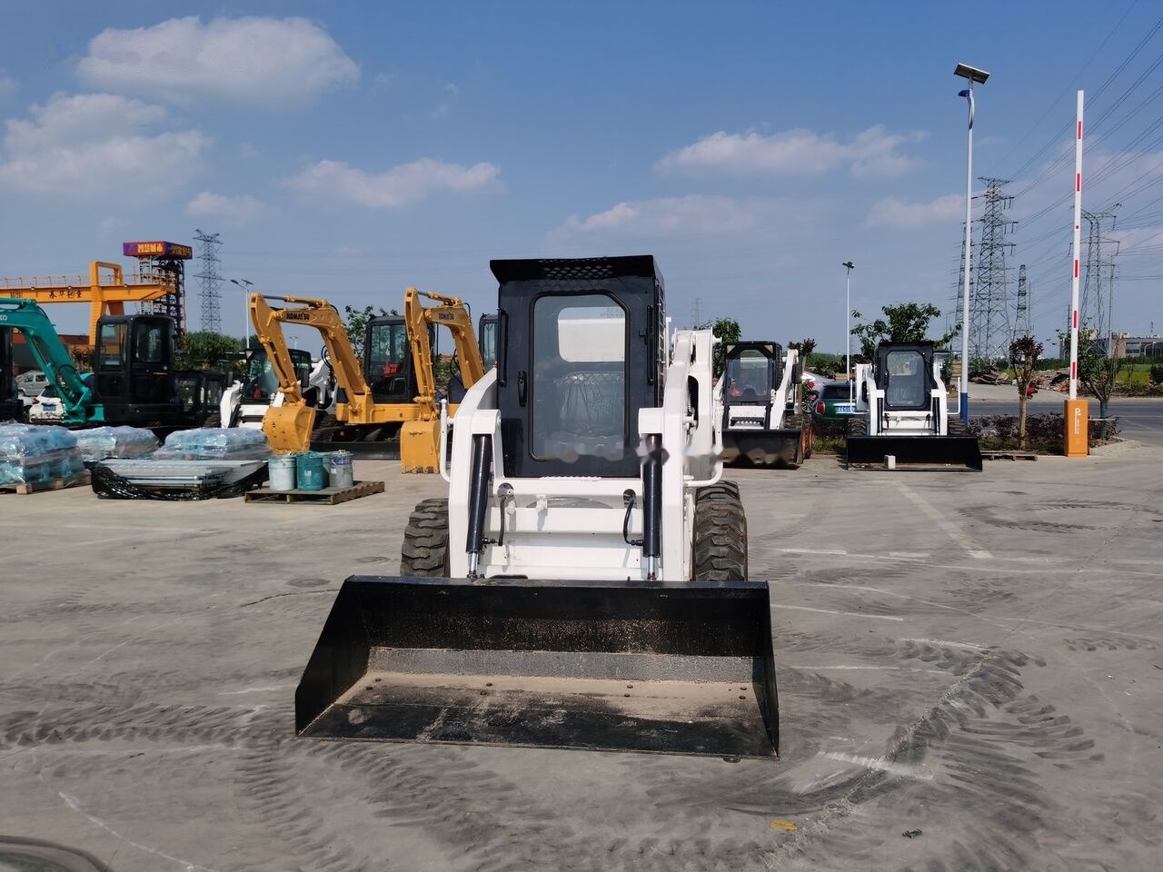 Bobcat S160 - Máy xúc lật đa năng: hình 1 Bobcat S160 - Máy xúc lật đa năng: hình 1