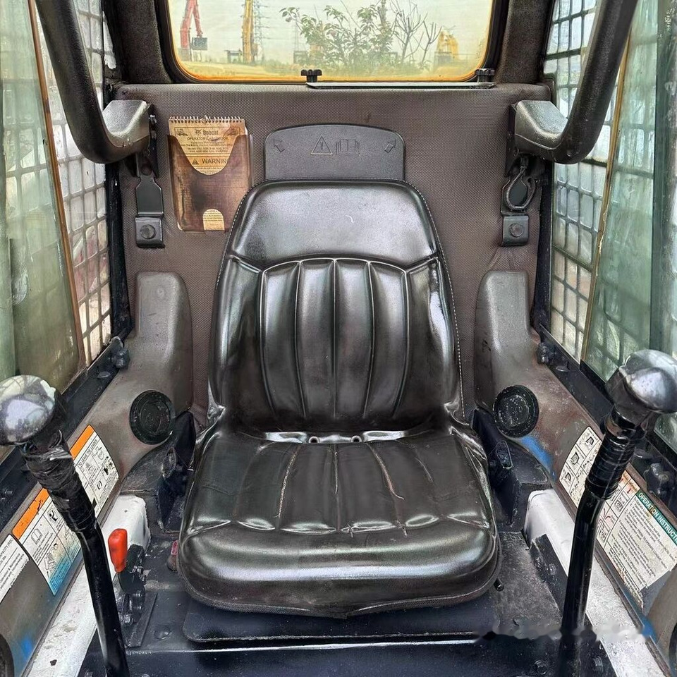 Bobcat S160 - Máy xúc lật đa năng: hình 5 Bobcat S160 - Máy xúc lật đa năng: hình 5