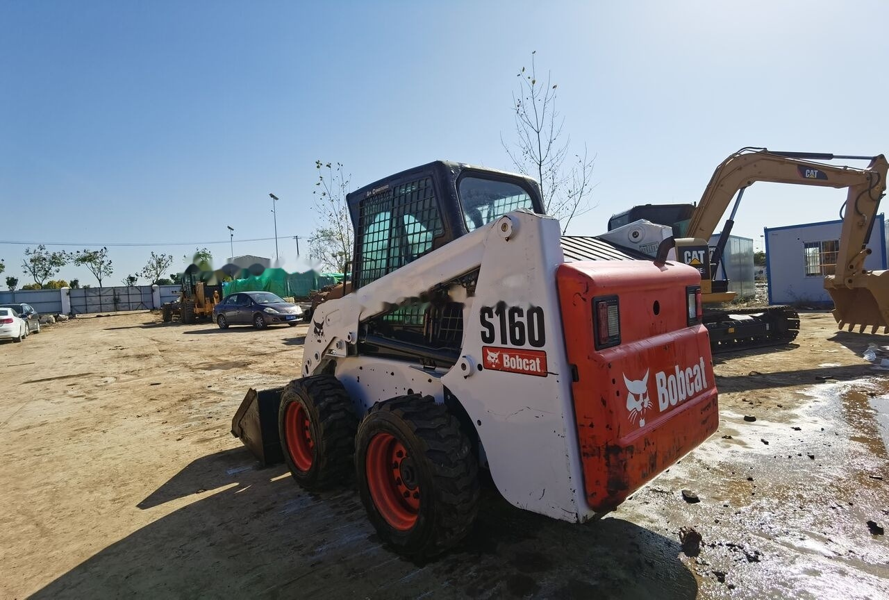 Bobcat S160 - Máy xúc lật đa năng: hình 1 Bobcat S160 - Máy xúc lật đa năng: hình 1