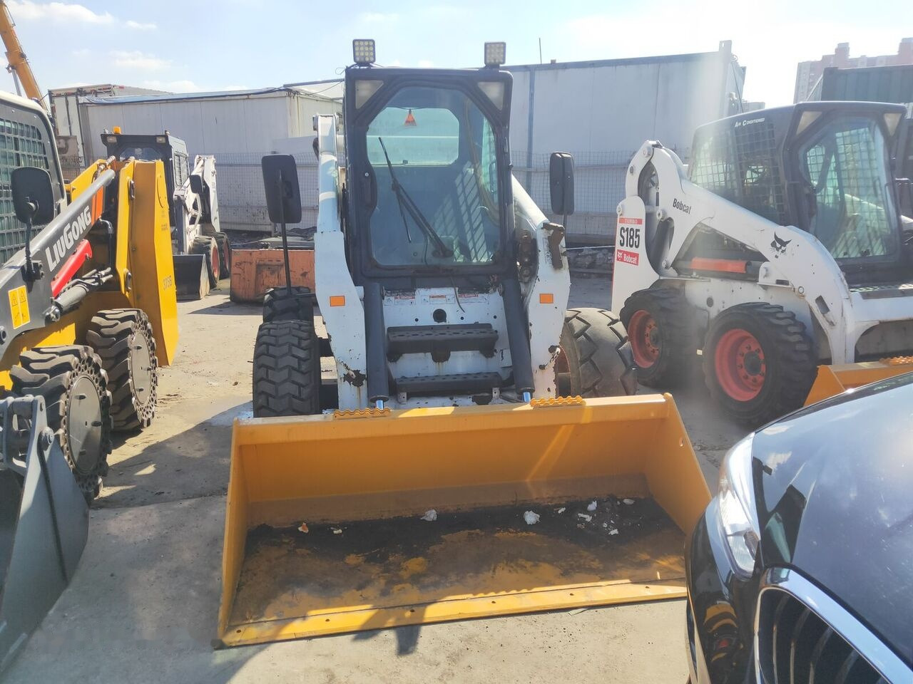 Bobcat S300 - Máy xúc lật đa năng: hình 4 Bobcat S300 - Máy xúc lật đa năng: hình 4