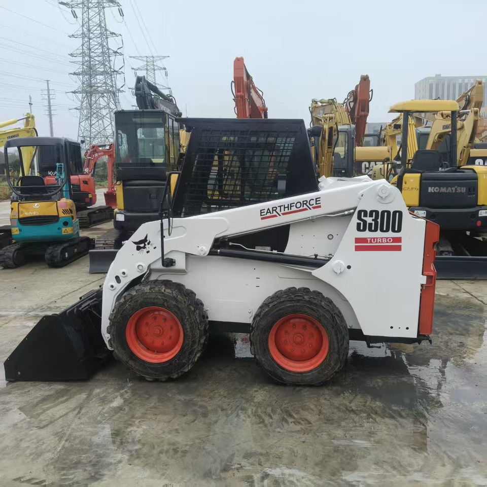 Bobcat S300 - Máy xúc lật đa năng: hình 1 Bobcat S300 - Máy xúc lật đa năng: hình 1