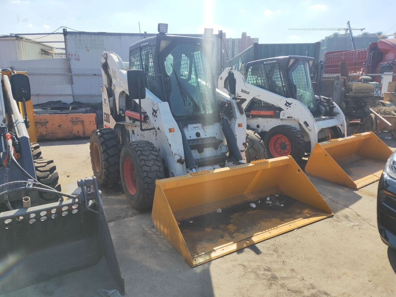 Bobcat S300 - Máy xúc lật đa năng: hình 5 Bobcat S300 - Máy xúc lật đa năng: hình 5