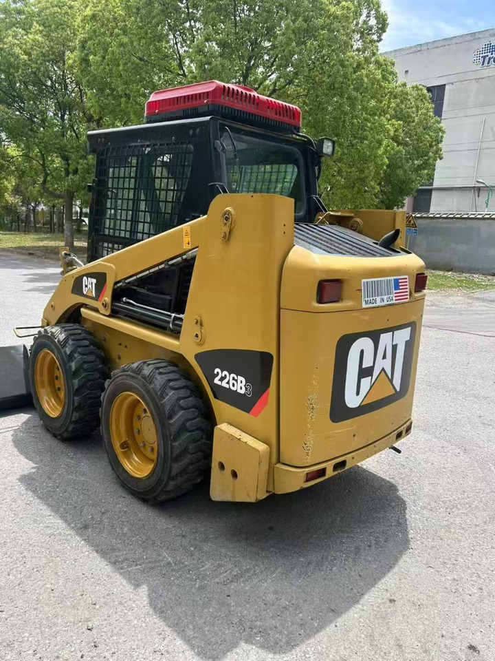 CAT 226B3 - Máy xúc lật đa năng: hình 5 CAT 226B3 - Máy xúc lật đa năng: hình 5
