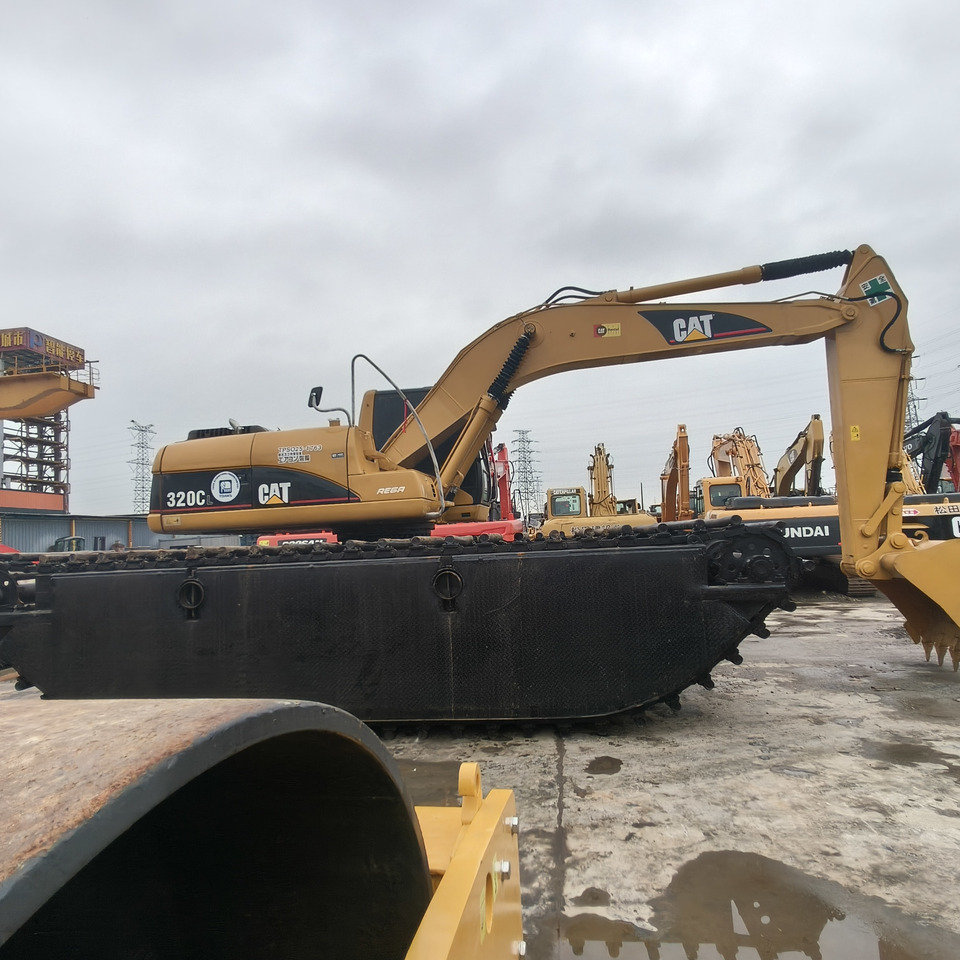 CAT 320C - Máy cạp lưỡng cư: hình 3 CAT 320C - Máy cạp lưỡng cư: hình 3