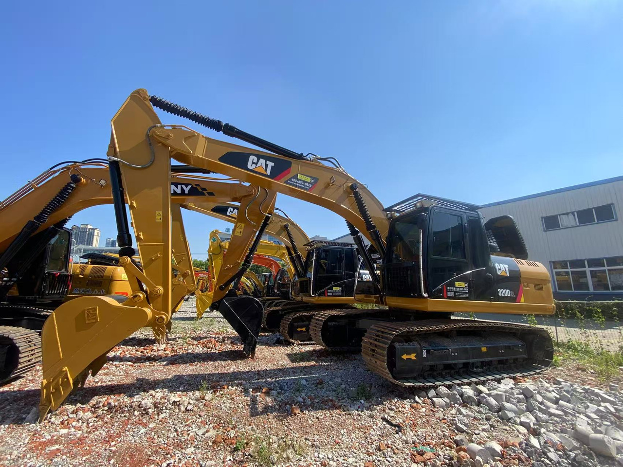 CAT 320D2L - Máy xúc bánh xích: hình 3 CAT 320D2L - Máy xúc bánh xích: hình 3