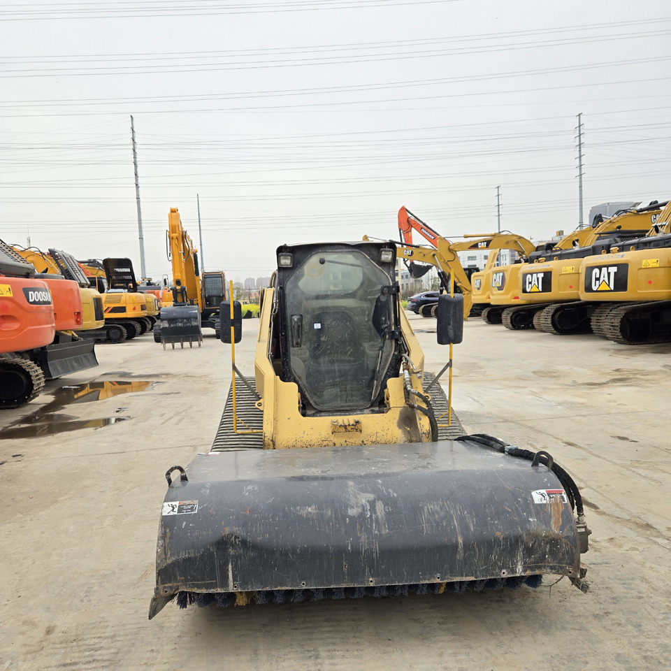 CATERPILLAR 277C - Máy xúc lật đa năng: hình 3 CATERPILLAR 277C - Máy xúc lật đa năng: hình 3