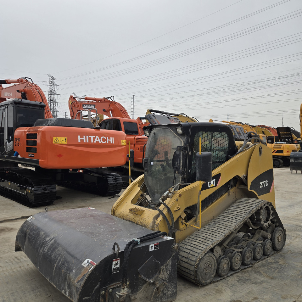 CATERPILLAR 277C - Máy xúc lật đa năng: hình 4 CATERPILLAR 277C - Máy xúc lật đa năng: hình 4