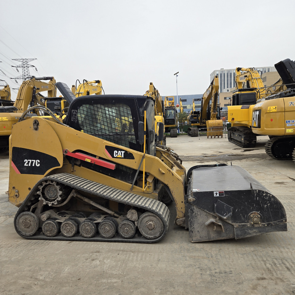 CATERPILLAR 277C - Máy xúc lật đa năng: hình 1 CATERPILLAR 277C - Máy xúc lật đa năng: hình 1