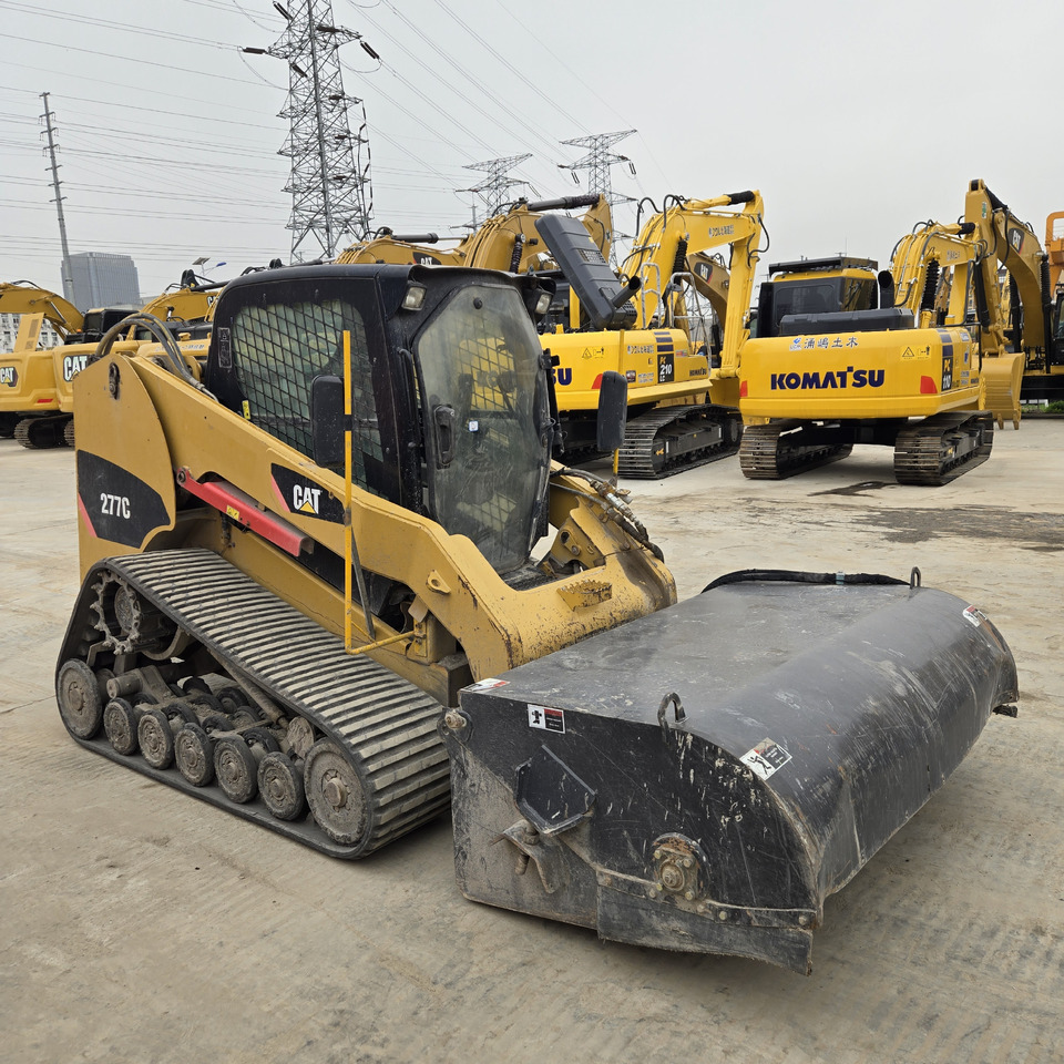 CATERPILLAR 277C - Máy xúc lật đa năng: hình 2 CATERPILLAR 277C - Máy xúc lật đa năng: hình 2
