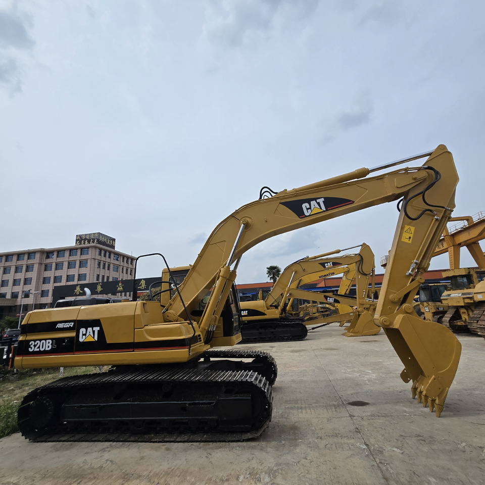CATERPILLAR 320BL - Máy xúc bánh xích: hình 3 CATERPILLAR 320BL - Máy xúc bánh xích: hình 3