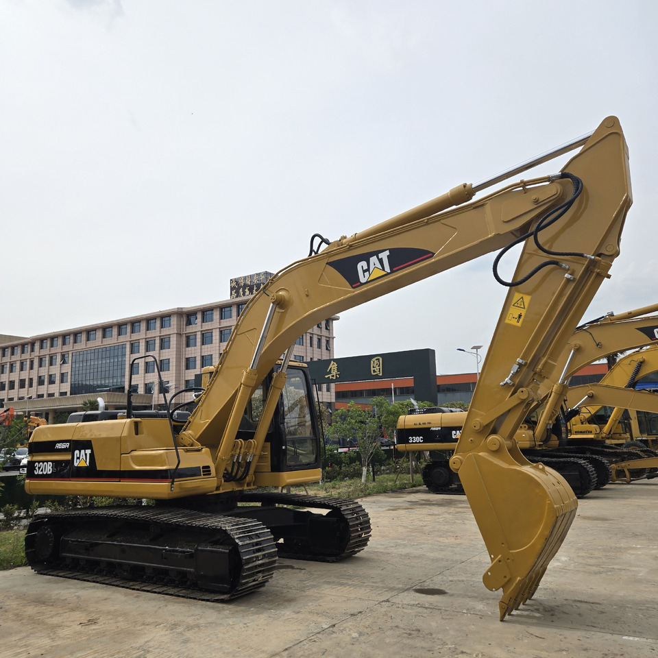 CATERPILLAR 320BL - Máy xúc bánh xích: hình 2 CATERPILLAR 320BL - Máy xúc bánh xích: hình 2