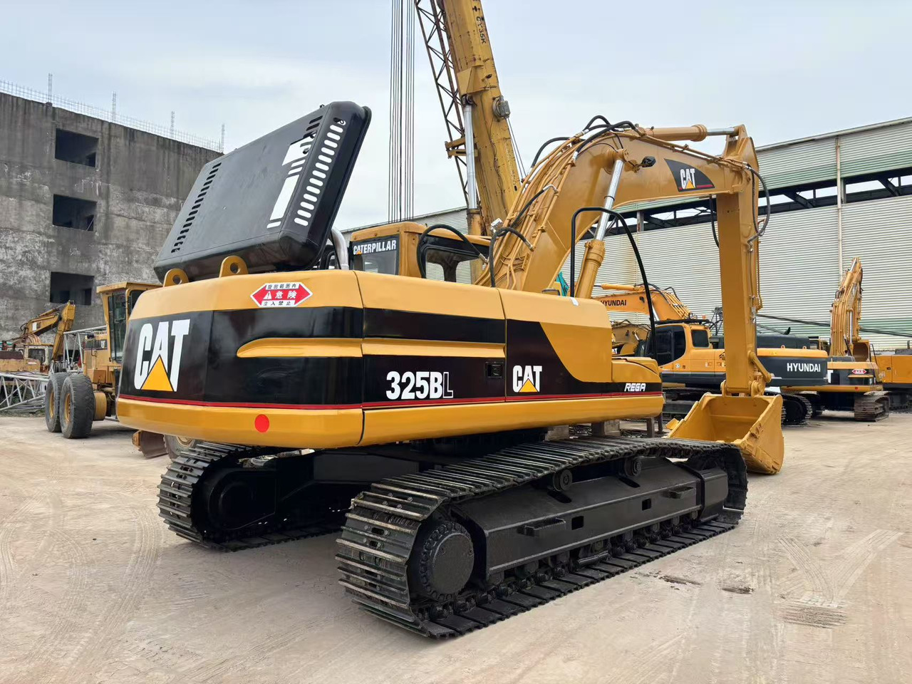 CATERPILLAR 325B - Máy xúc bánh xích: hình 1 CATERPILLAR 325B - Máy xúc bánh xích: hình 1