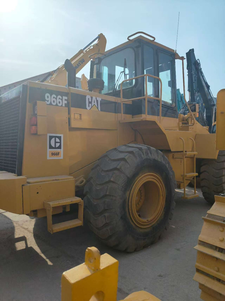 CATERPILLAR 966F - Máy xúc lật bánh lốp: hình 2 CATERPILLAR 966F - Máy xúc lật bánh lốp: hình 2