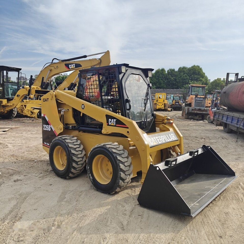 Caterpillar 226B - Máy xúc lật đa năng: hình 5 Caterpillar 226B - Máy xúc lật đa năng: hình 5