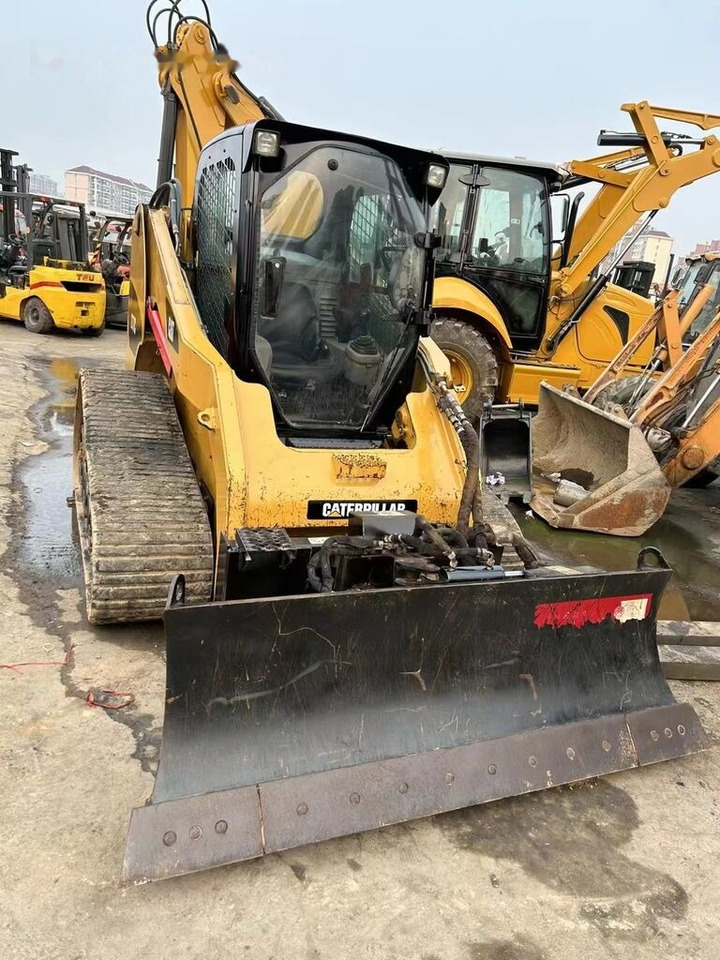 Caterpillar 246C - Máy xúc lật đa năng: hình 3 Caterpillar 246C - Máy xúc lật đa năng: hình 3