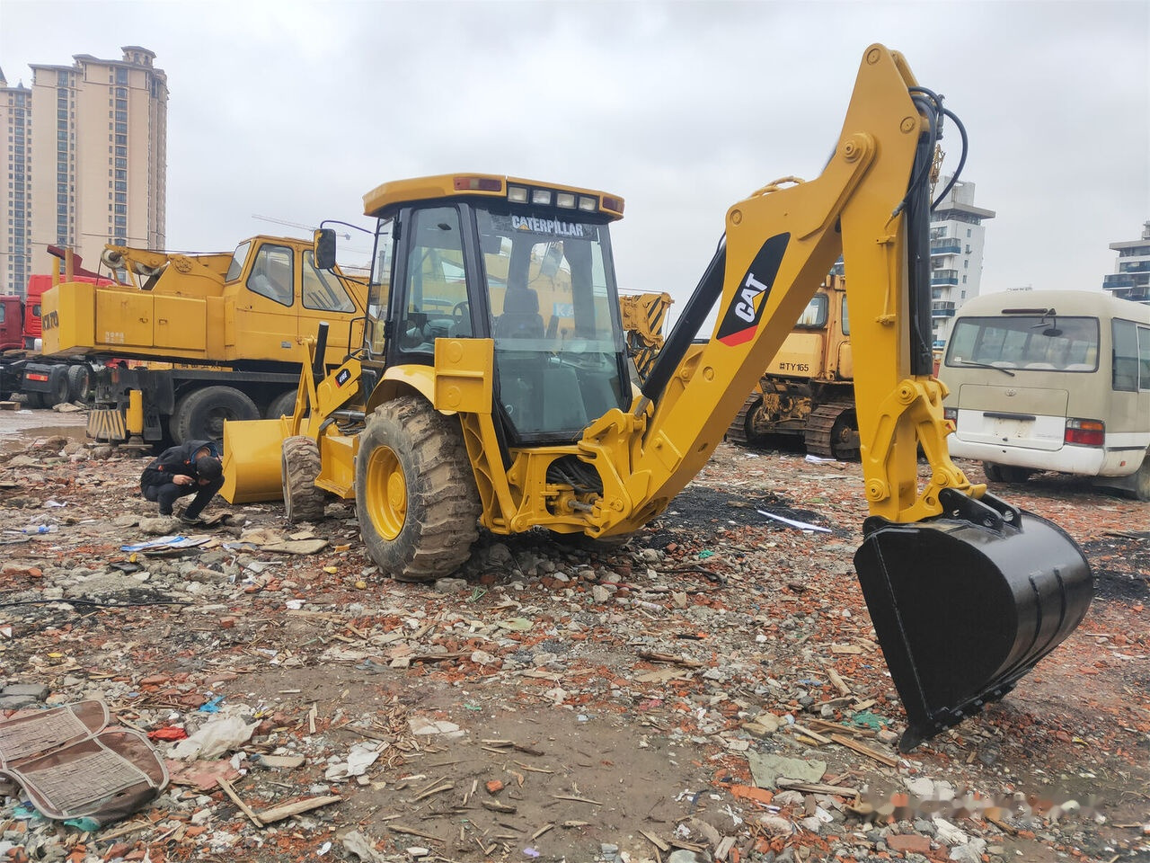 Caterpillar 416E - Máy xúc trước múc sau: hình 1 Caterpillar 416E - Máy xúc trước múc sau: hình 1