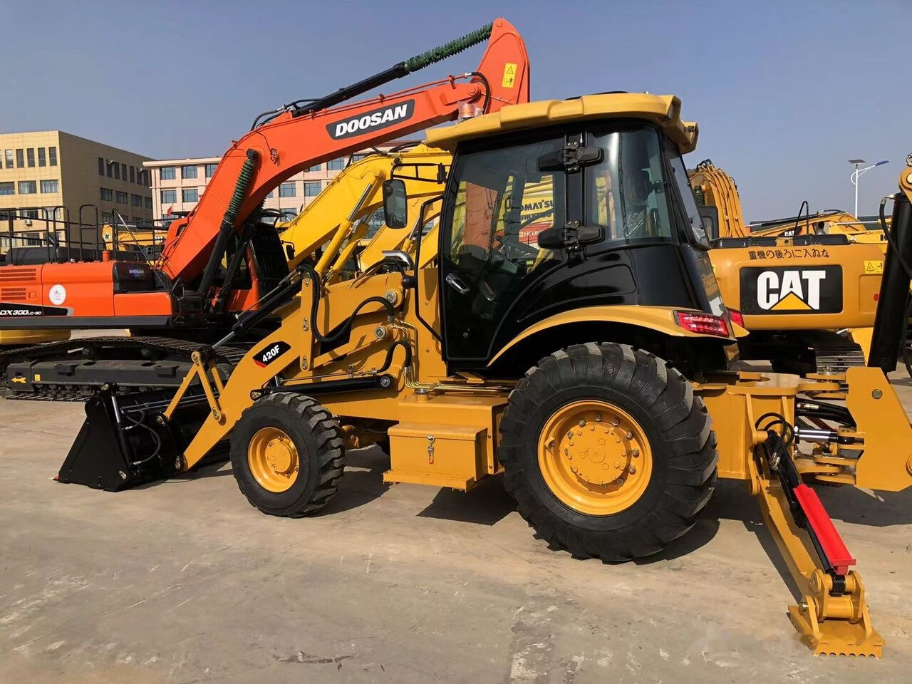 Caterpillar 420F - Máy xúc trước múc sau: hình 3 Caterpillar 420F - Máy xúc trước múc sau: hình 3