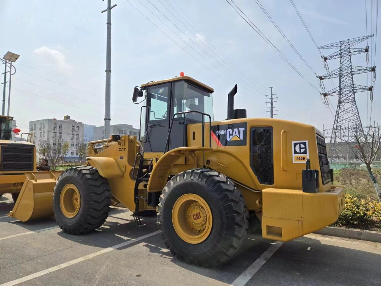 Caterpillar 950H - Máy xúc lật bánh lốp: hình 3 Caterpillar 950H - Máy xúc lật bánh lốp: hình 3