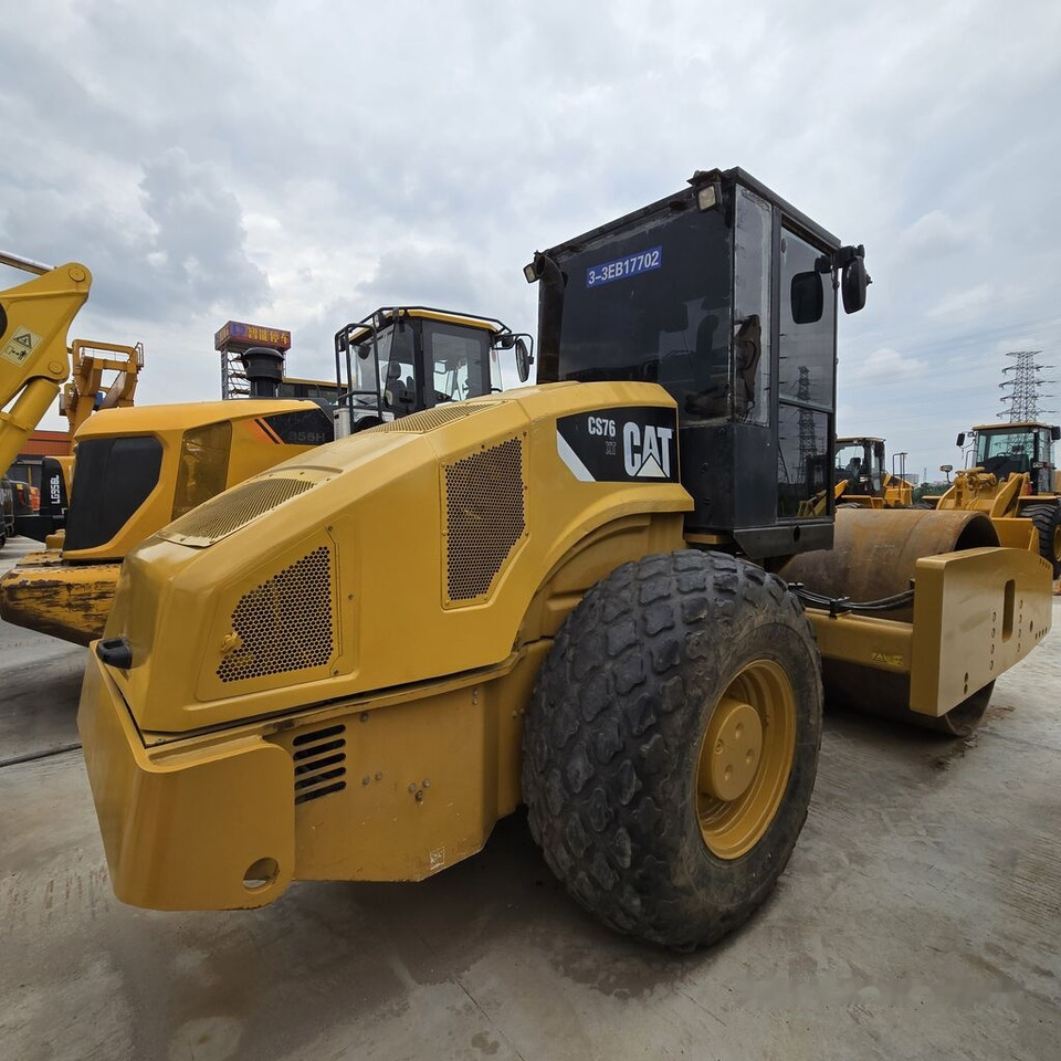 Caterpillar CS76 - Máy đầm: hình 1 Caterpillar CS76 - Máy đầm: hình 1