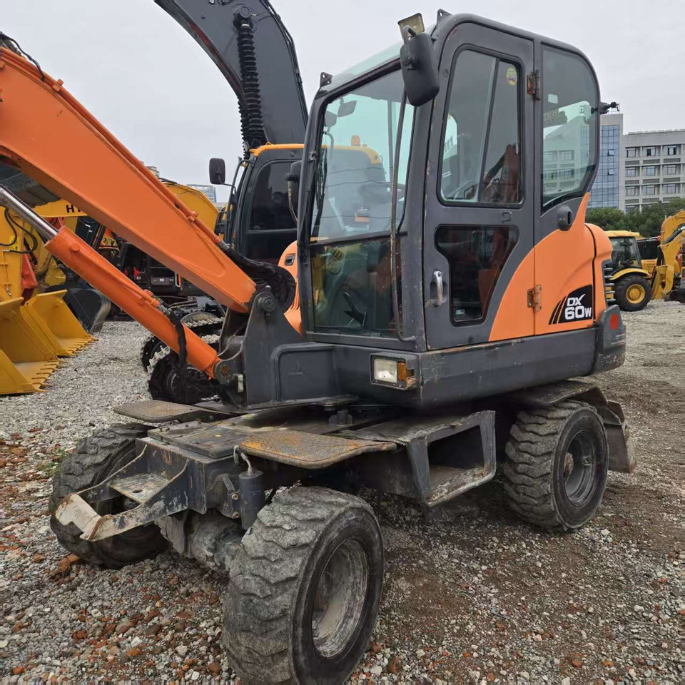 DOOSAN DX60W - Máy xúc bánh lốp: hình 3 DOOSAN DX60W - Máy xúc bánh lốp: hình 3