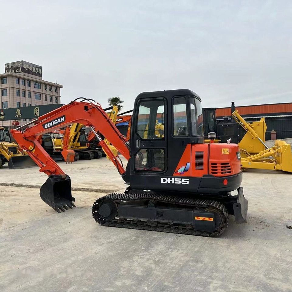 Doosan DH55 - Máy xúc mini: hình 2 Doosan DH55 - Máy xúc mini: hình 2