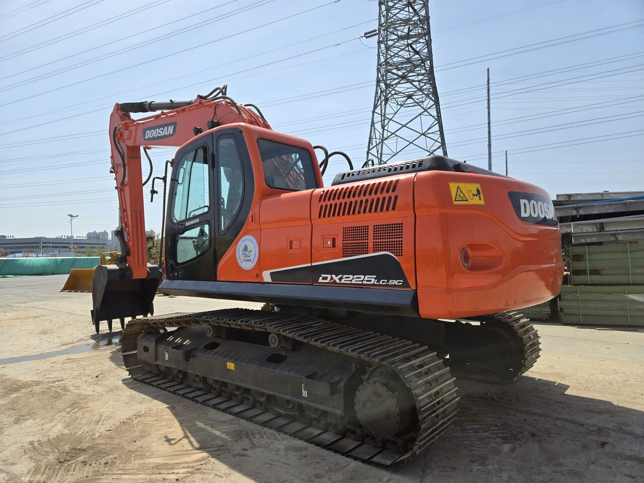 Doosan DX225 - Máy xúc bánh xích: hình 2 Doosan DX225 - Máy xúc bánh xích: hình 2